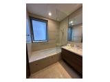 Spacious Bathroom with Bathtub